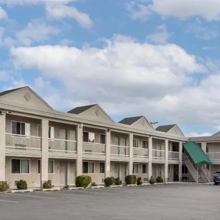SureStay by Best Western Salt Lake City Downtown Отели рядом с достопримечательностью «Сад Red Butte»