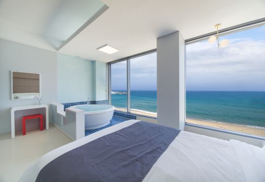 숙소 외부 전경 2