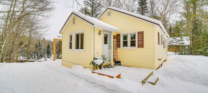 Ice Fish and Snowmobile Riverfront Manistique Cabin Hotels in Schoolcraft County