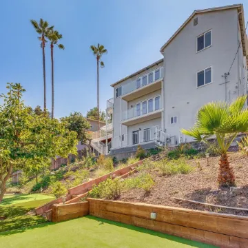 Enchanting 4-bedroom house with panoramic view in Pasadena.