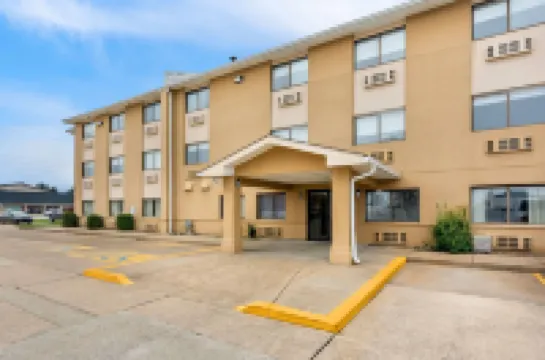 Super 8 by Wyndham Evansville East