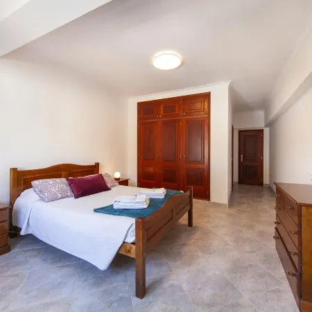 W 01 - Bedroom 1 in Topside Luz Guesthouse