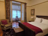 Spinnakers Brewpub & Guesthouses - Bed and breakfasts