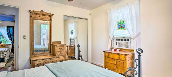 Charming Hampton Bays Home 5 Mi to Coopers Beach Hotels in Hampton Bays