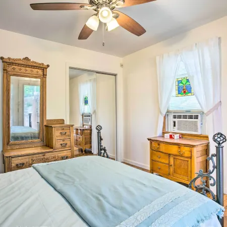 Charming Hampton Bays Home 5 Mi to Coopers Beach