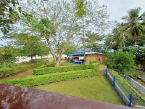 เรนโบว์เบย์ บีชแอนด์ไดฟ์รีสอร์ท โรงแรมใกล้เกาะซิเคียวโร