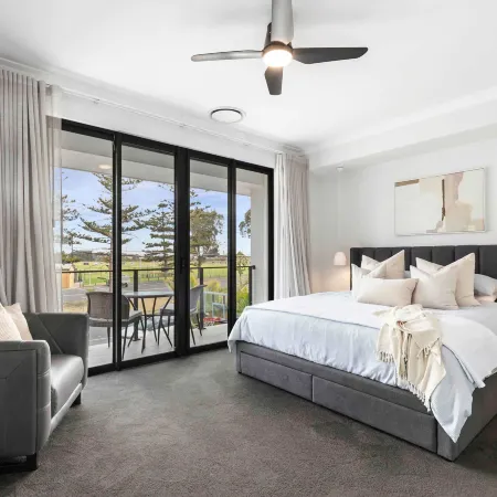 Northshore Luxe Pool House Glenelg North