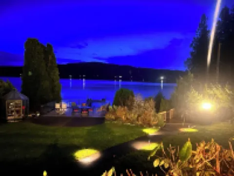 Oceanfront Studio Suite:Ocean Access, Boardwalk, Dock, BBQ, Kayaks & Crab Traps! Hotels in Sooke