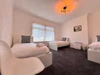 Near Airport Fully Detached House -  Ferienwohnungen