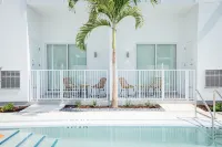 Mint House St Petersburg by Kasa - piscine