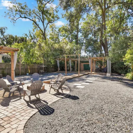 Downtown Jacksonville Retreat Pet-friendly With Hot Tub & Backyard Oasis