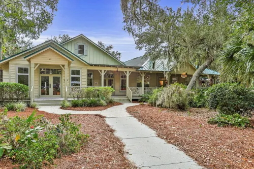 Lovely Home for Entertaining with Saltwater Plunge Pool, Spa & Outdoor Kitchen
