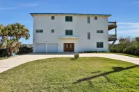 Immaculate, Modern Stay Steps to Beach With Amazing Ocean Views