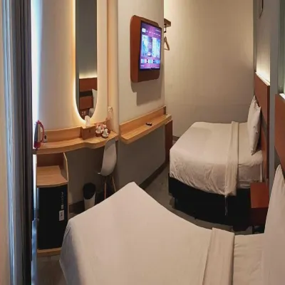 Queen Boutique Hotel Simpang Lima Hotels near Water Blaster