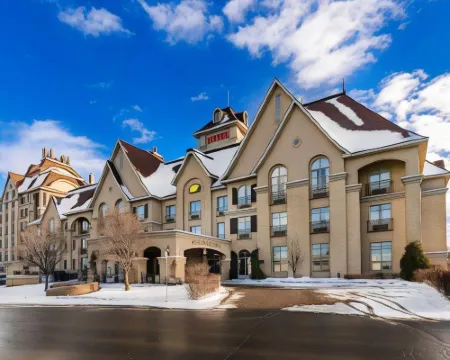 Le St-Martin Hotel & Suites Hoteles en Laval