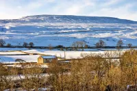 Countryside Retreat With Stunning Views, No Deposit