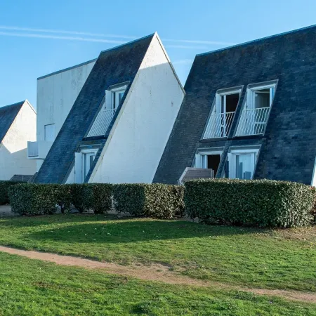 Garden Retreat Near Guidel Beaches