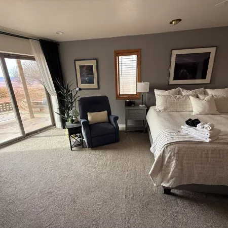 Rimview Lake Powell Home-Stunning views and a spacious family friendly home!