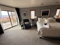 Rimview Lake Powell Home-Stunning views and a spacious family friendly home!