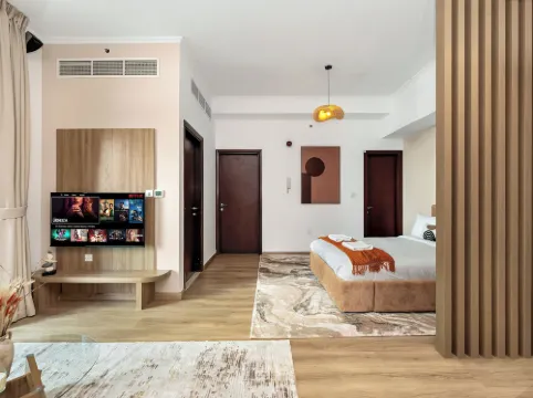 Urban Dubai Marina Stay Near Yacht