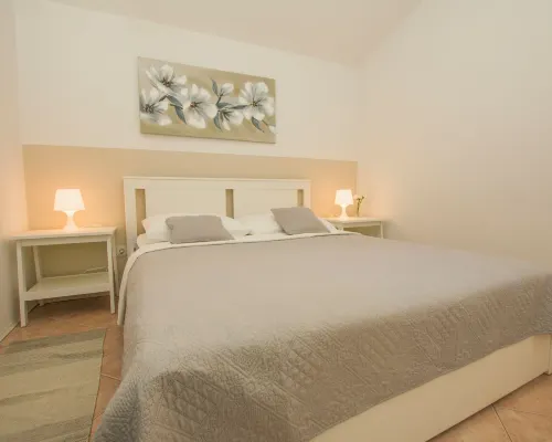 Apartments Josip Hotels in Drage