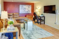 1 Mi to Unm: Convenient Albuquerque Townhome! - Condos