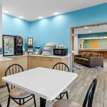 Days Inn & Suites by Wyndham Castle Rock
