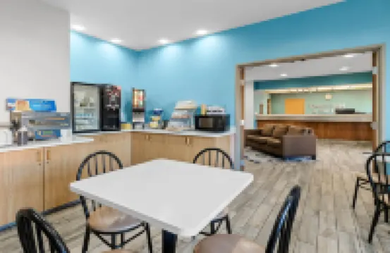 Days Inn & Suites by Wyndham Castle Rock