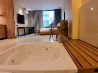 Hotel Iconik Hotels near Laureles