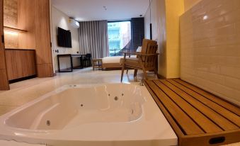 Hotel Iconik
