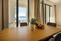 Wind Rose Apartments-Beachfront - Homestays