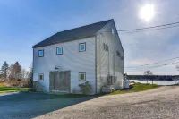 Oceanside Bass Harbor Home w/ Peaceful Deck! - 3-stjärniga