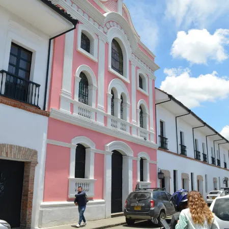 H6 Exceptional Location near the Historic Center