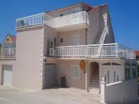Apartmani KREŠIĆ 1 Hvar のホテル