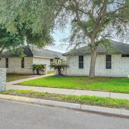 Welcoming Edinburg Apartment - Pet Friendly!