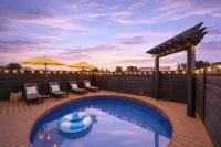 Empress Whimsical Retreat - Private Pools