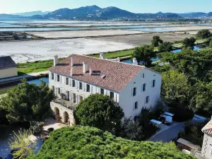 หมู่บ้านแฮมป์ตัน Pesquiers Ecolodge, Curio Collection โดย Hilton