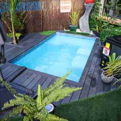 Luxury 2-Bedroom Apartment Near or Tambo with Private Garden & Heated Pool Fitness & Recreational Facilities