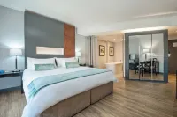 Island Club Hotel & Apartments - Condos