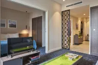 M Suite Hotel - parkir