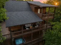 Mountain views~Near the River~Playground~Pet Friendly!
