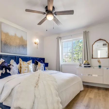 The Homestead Luxury-cozy 2BR Apartments Near SFA