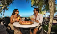 Sandbar Beachfront Hostel & Restaurant