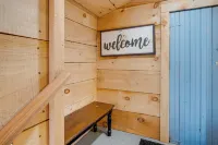 Lake Days, Trails & More! Updated Apt in Mineville -  Appartamenti vacanze