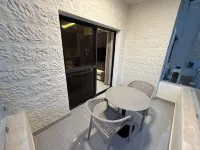 101 JRE apartment with stunning boulevar
