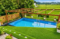 Gods County Hotels & Resorts - Pool