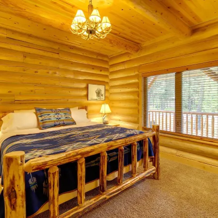 Exquisite McCall Log Cabin - Walk to Payette Lake!