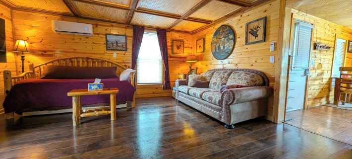 Yellowstone Treasure Guesthouses on the River Hotels in Gardiner