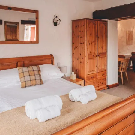Home Farm & Lodge