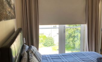 Elegant Riverside Penthouse 2 Bed 2 Bath River Views